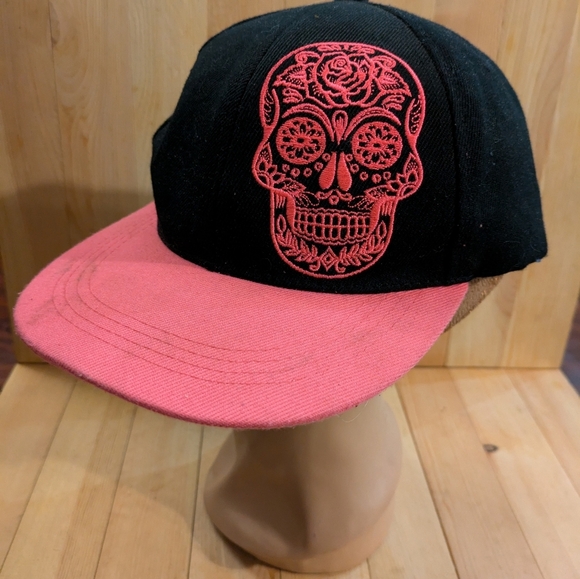 Six Flags Black and Pink Skull  Cap - Picture 4 of 6